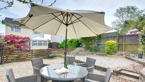 Unclassified image, 2 of 17, button - Detached Holiday Home With Beautiful Conservatory, Decorative Fireplace, and Charming Garden (Saundersfoot)