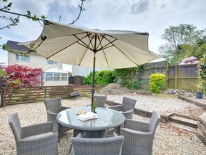 Balcony - Detached Holiday Home With Beautiful Conservatory, Decorative Fireplace, and Charming Garden (Saundersfoot)