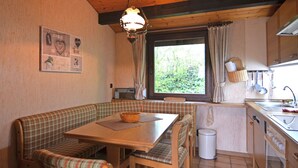 Huis | Privékeuken | Een koffiezetapparaat/waterkoker, een koelkast, een oven, een vaatwasser