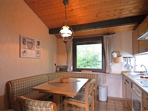 House | Private kitchen | Fridge, oven, dishwasher, coffee/tea maker - Quietly Situated House in the Hennetal With Fireplace, Terrace and Garden (Meschede)