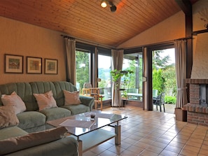 Fireplace - Quietly Situated House in the Hennetal With Fireplace, Terrace and Garden (Meschede)