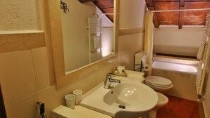 Maison | Salle de bain | Douche, serviettes fournies