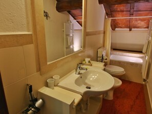 Ferienhaus | Badezimmer | Dusche, Handtücher