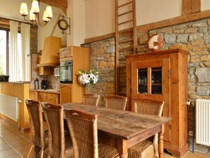 独立别墅 | 私人厨房 | 炉灶、高脚椅