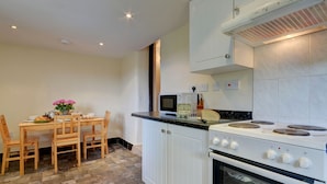 Dining - Spacious Holiday Home in Parracombe for Small Family With Garden (Barnstaple)