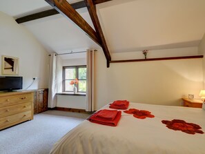 2 Schlafzimmer, individuell eingerichtet, Bettwäsche