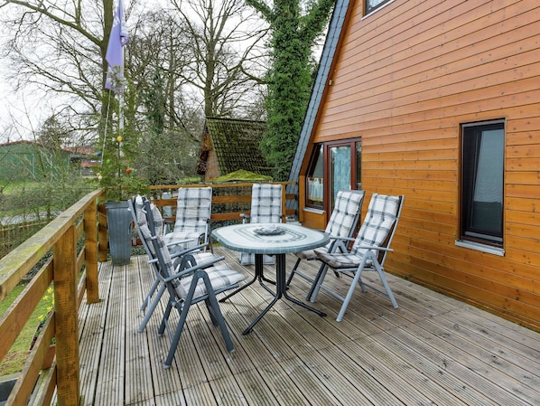 House | Balcony - Large Holiday Home in Südheide With Sauna and Free Bicycle Rental (Dedelstorf)
