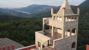 Exterior - Apartment in Castle With Pool and Views of the Majella Park and Lake Bomba (Rosello)