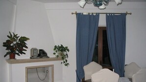 House | Living room - Apartment in Castle With Pool and Views of the Majella Park and Lake Bomba (Rosello)