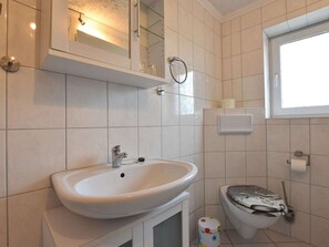 Bathroom - Cozy Apartment Near Forest in Heiligendamm (Bad Doberan)