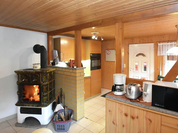 Bungalow | Private kitchen | Highchair - Holiday Home With Parking (Harztor)