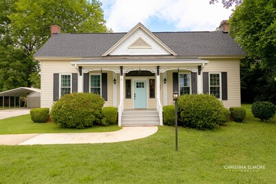 Oak River Company Farmhouse