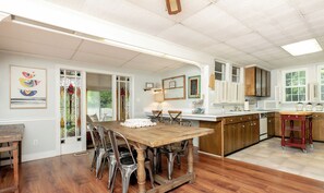 Dining - Oak River Company Farmhouse (Kathleen)