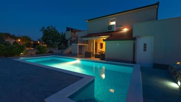 Villa | Pool | Indoor pool, outdoor pool