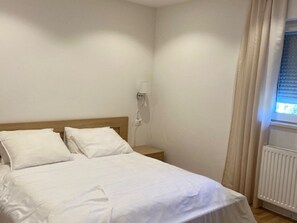 Vila | 3 quartos, individualmente mobiliados, ferros/tábuas de passar roupa