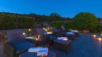 Villa | Pool | Indoor pool, outdoor pool