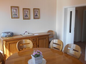 Villa | Dining - Delightful Villa in Frymburk With Swimming Pool (Frymburk)