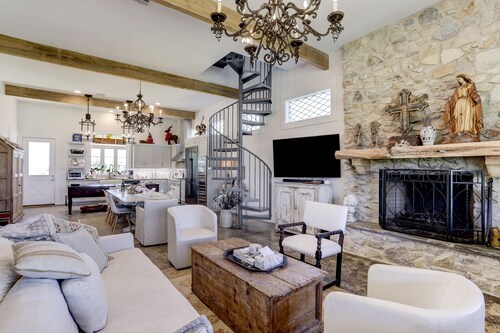 Brenham-Home/Barn amazing place to stay!  Completed 2019