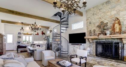 Brenham-Home/Barn amazing place to stay! Completed 2019