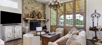 Brenham-Home/Barn amazing place to stay!  Completed 2019