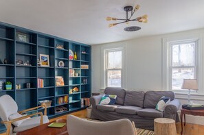 Smart TV, libros y impresora