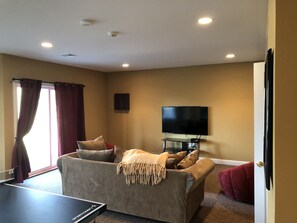 TV, fireplace, ping pong