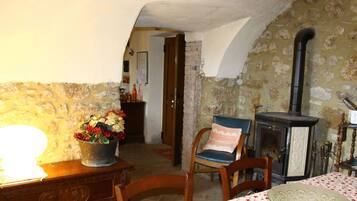 House | 2 bedrooms, individually furnished, bed sheets