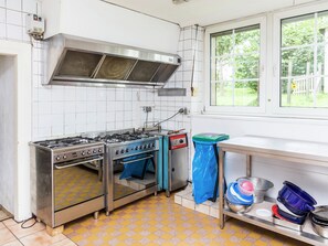 Private kitchen - Large Group House, Beautifully Located in Eifel (Ammeldingen bei Neuerburg)