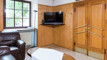 House | Living room | TV, DVD player