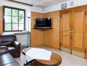 House | Living room - Large Group House, Beautifully Located in Eifel (Ammeldingen bei Neuerburg)