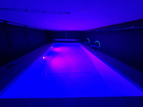 Huis | Zwembad | Een binnenzwembad en een buitenzwembad