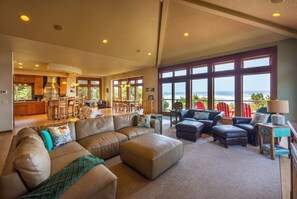 Télévision, cheminée, baby-foot, table de tennis de table