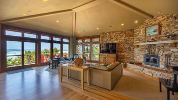 Een televisie, een open haard, tafelvoetbal en een tafeltennistafel