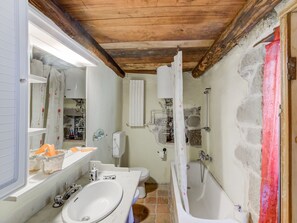 Cottage | Bathroom