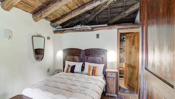 Cottage | 2 bedrooms, individually furnished, bed sheets