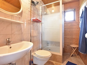 House | Bathroom | Shower, towels