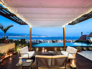 Villa | Balcony