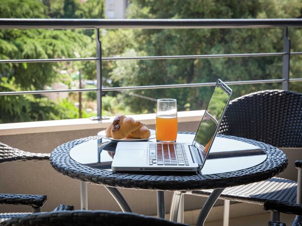 Apartment | Dining