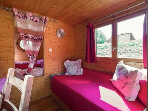 Cottage | Living room | DVD player - Beautiful Holiday Home in Sensenruth With Sauna (Bouillon)