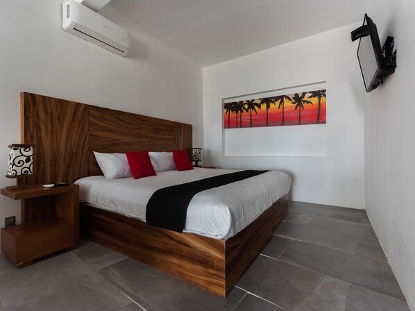 Iron/ironing board, bed sheets