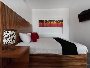 Iron/ironing board, bed sheets