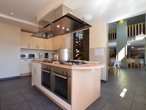 House | Private kitchen - Holiday Home in Rendeux With Pool & Sauna (Rendeux)