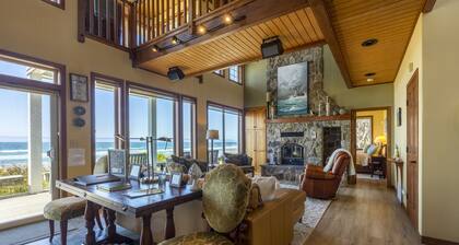 Vanishing Sands, Sleeps 4, Pet Friendly, Hot Tub, Oceanfront, Beach Access, WiFi, BBQ