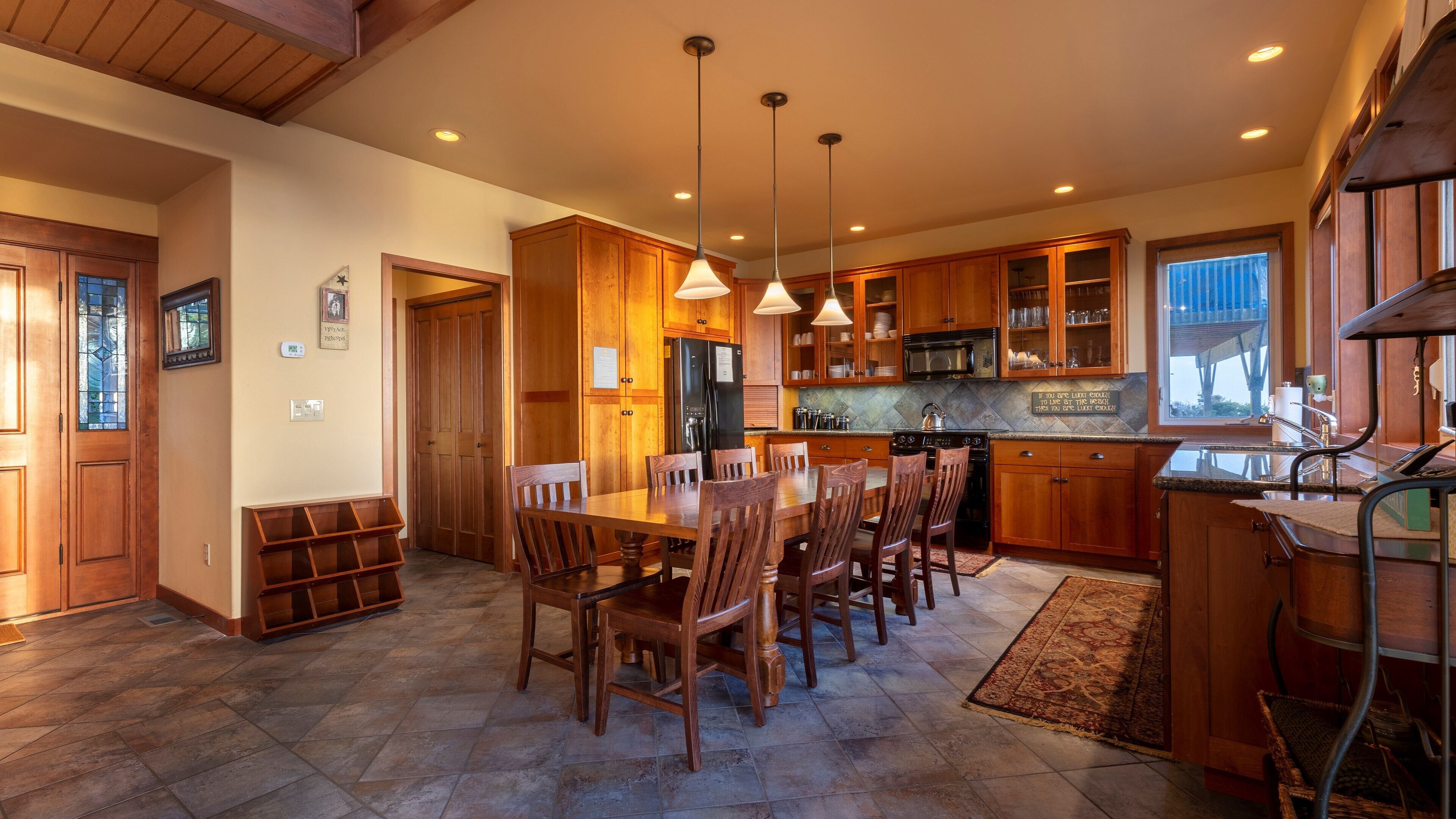 Vanishing Sands, Sleeps 4, Pet Friendly, Hot Tub, Oceanfront, Beach Access, WiFi, BBQ