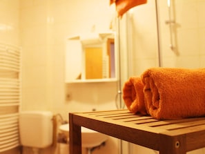 Apartment | Bathroom | Shower, towels