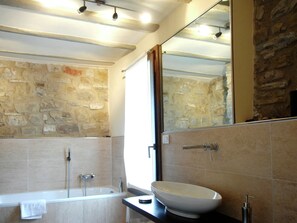 Bathroom - Belvilla by OYO Borgo Belvedere Mono (Lizzano in Belvedere)