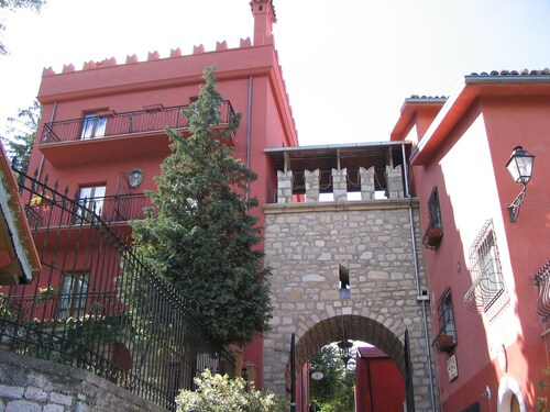 Enchanting Castle in Rosello With Swimming Pool
