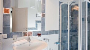 Unclassified image, 4 of 21, button - Inviting Apartment With Shared Pool Just 150 Meters From the Sea! (Vibonati)