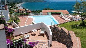 Unclassified image, 3 of 21, button - Inviting Apartment With Shared Pool Just 150 Meters From the Sea! (Vibonati)