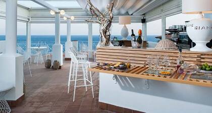 Inviting Apartment With Shared Pool Just 150 Meters From the Sea!